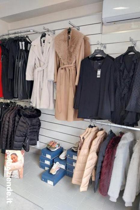 Vendita Commercio al dettaglio non alimentare CESSIONE NEGOZIO ABBIGLIAMENTO DONNA a Giugliano in Campania (NA)
